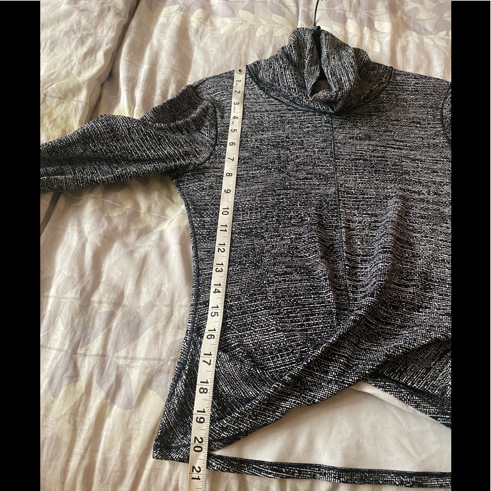 Lululemon Pullover Euc - image 4